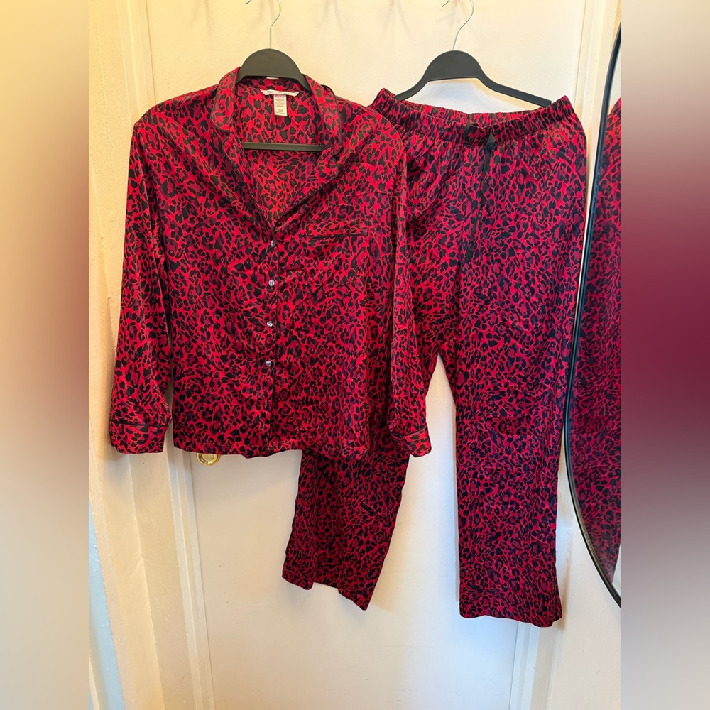 BNWOT Victorias Secret Satin Pajamas Size small